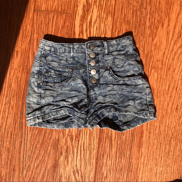 Denim shorts - Picture 1 of 3